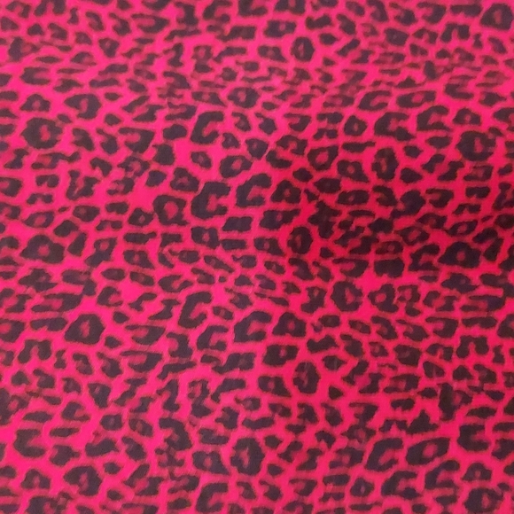 Red and black leopard print form fitting skirt - Picture 2 of 3